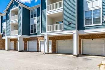 Attached/detached garages available