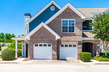 Attached/detached garages available