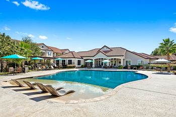Zero entry pool with tanning deck