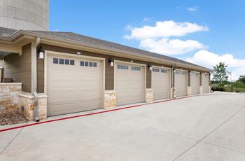 Attached/detached garages and carport options