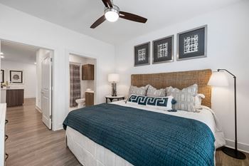 Spacious bedrooms that accommodate king-size beds*