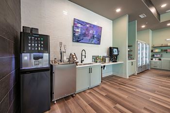 Clubhouse with coffee bar and wi-fi