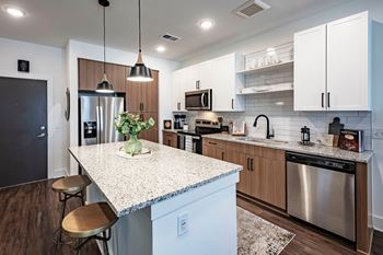 Dual tone kitchen cabinetry