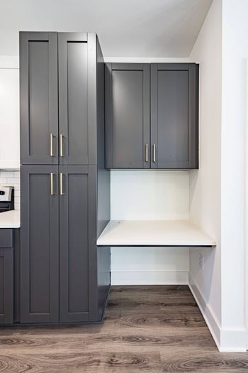 Built-in desk*