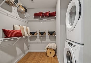 Washer/dryer included