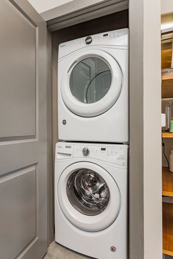 Full size washer/dryer included