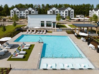 Resort-style pool with tanning ledge