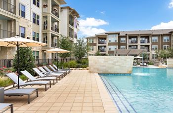 Resort-style pool and sundeck with wi-fi