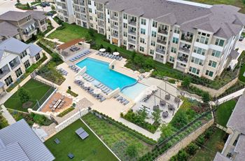 Resort-style pool and sundeck with wi-fi