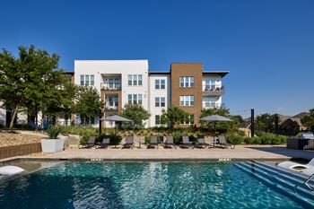 Resort-style pool and sundeck with wi-fi