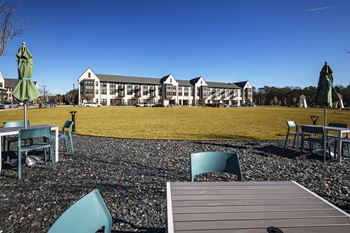 Courtyard with picnic seating