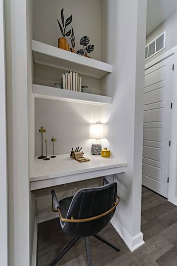 Built-in desk*
