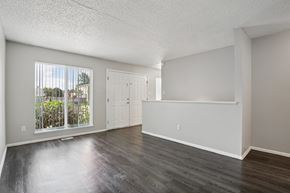 Colorado Springs apartment for rent - Unfurnished Living Area at Aspen Townhomes, Colorado Springs, CO