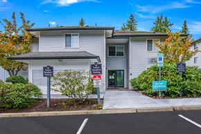 Everett apartment for rent - Entrance area at Glen at North Creek, Everett, Washington