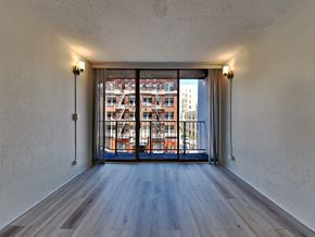 San Francisco apartment for rent - spacious living room with balcony overlooking the city
