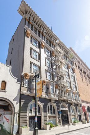 San Francisco apartment for rent - a large building on a city street