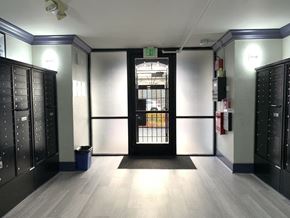 San Francisco apartment for rent - a view of the front door of a locker room