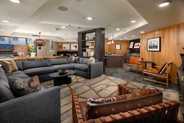 Los Angeles apartment for rent - A living room with a grey couch and brown leather chairs.