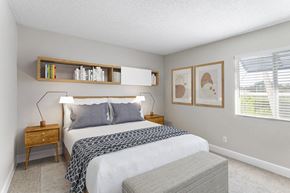 Orlando apartment for rent - a bedroom with a bed and a window at Lakeside Villas, Florida, 32817