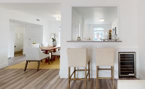 San Francisco townhouse for rent - A kitchen with a table and chairs.