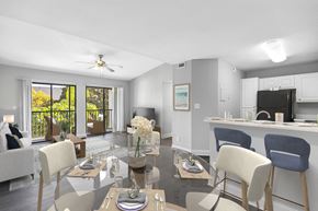 Margate apartment for rent - living room