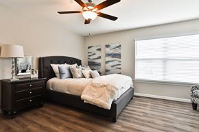 St. Peters townhouse for rent - a bedroom with a bed and a ceiling fan
