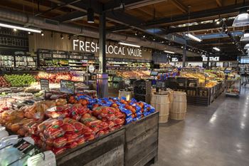 Close proximity to fresh thyme market