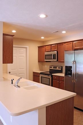 Mt. Vernon apartment for rent - Kitchen with oak cabinets and white countertops