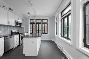 Saint Louis apartment for rent - kitchen with gas stove, stainless steel appliances, marble kitchen backsplash, and slate tile floor. Oversized windows, large kitchen island at York House, Missouri, 63108