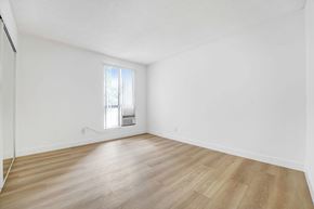 Los Angeles apartment for rent - A room with wooden flooring and a window with blinds.