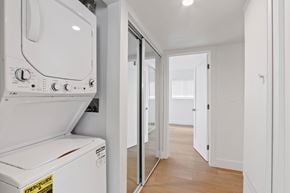 Santa Monica apartment for rent - A white oven with the label "EnergyGuide" on it.