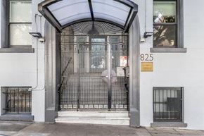 San Francisco apartment for rent - A white building with a black gate and a sign that says 825.