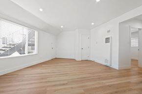 Venice apartment for rent - A spacious room with wooden flooring and white walls.