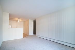 Lowell apartment for rent - Brettonwood Estates - Living Room - Apartments in Lowell, MA