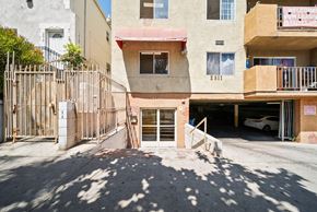 Los Angeles apartment for rent - A building with the number 2911 on it.