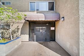 Los Angeles apartment for rent - A building with the number 1008 on it has a closed gate.