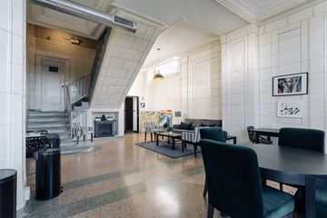 Chicago apartment for rent - A living room with a black chair in front of a table.