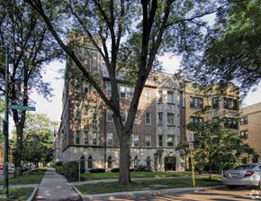 Chicago apartment for rent - an apartment building on a city street with trees