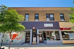 Chicago apartment for rent - A storefront with a purple awning and a sign that reads "BOOKS".