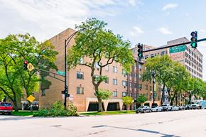 Chicago apartment for rent - a large brick building on the corner of a street with traffic lights