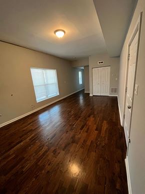 Chicago apartment for rent - a living room with a hard wood floor and a white door