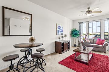 Clermont apartment for rent - A living room with a round table and a red rug.