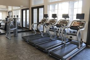 Clermont apartment for rent - A gym with treadmills and elliptical machines.