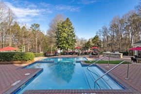 Stockbridge apartment for rent - Resort-style swimming pool