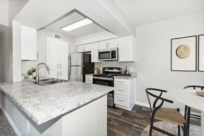 Phoenix apartment for rent - Model kitchen with white cabinetry