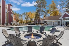 Charlotte apartment for rent - Fire pit and pool