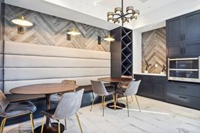Sandy apartment for rent - Community area with tables