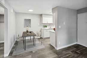 Denver apartment for rent - Model dining room