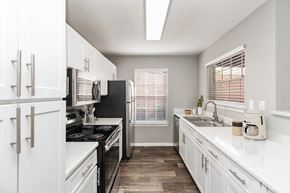 Las Vegas apartment for rent - Model kitchen