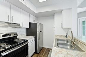 Kissimmee townhouse for rent - Model kitchen